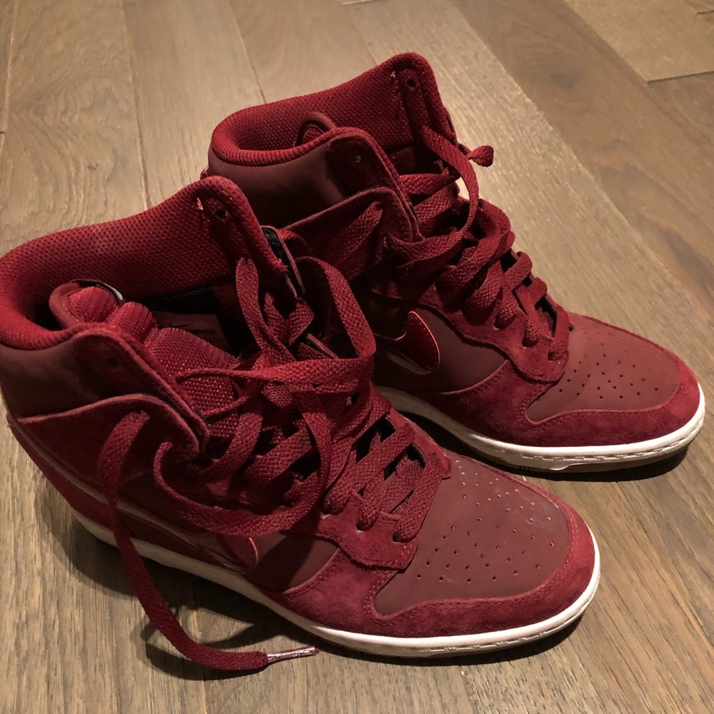 Nike maroon women’s size 7.5 wedge sneakers